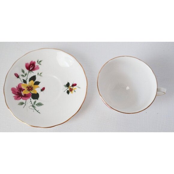 Vintage Queen Anne Tea Cup Saucer Floral Fine Bone China England Teacup - Picture 3 of 5